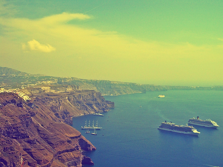 santorini cruise ships