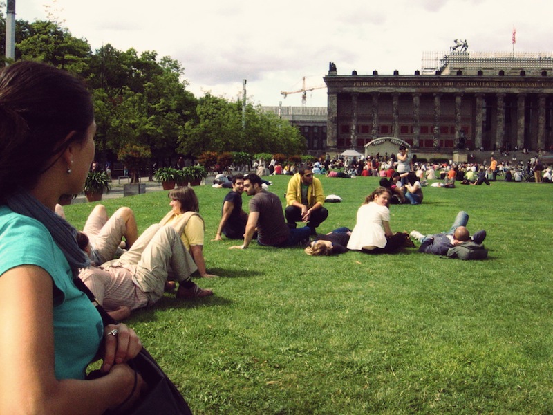 Elle at Lustgarten, facing the Altes Museum